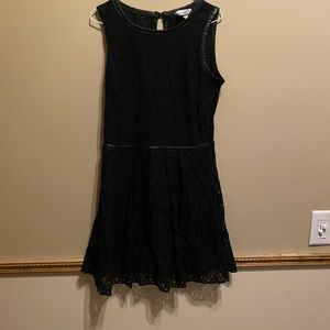 Black sleeveless dress